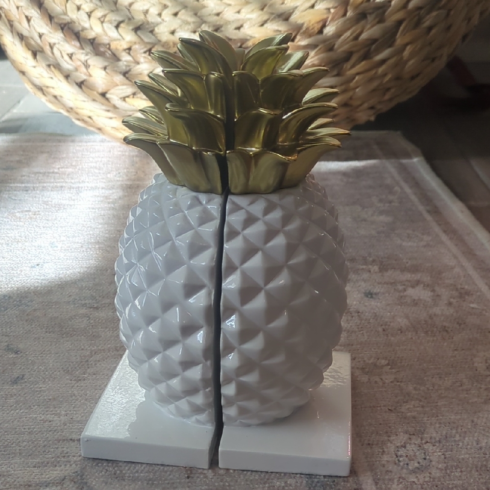 Threshold White & Gold Top Resin Pineapple Bookends
